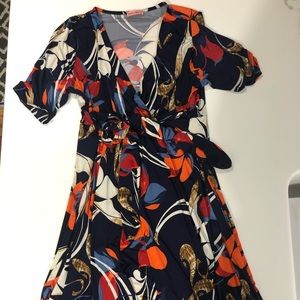 Maternity dress with belt